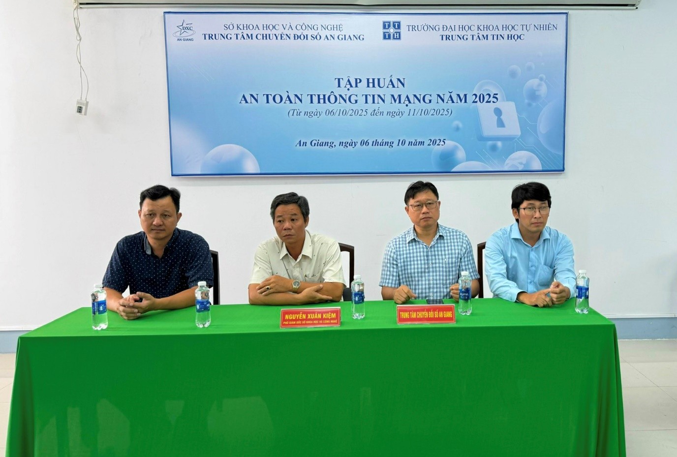 Đại biểu tham dự Lễ khai giảng