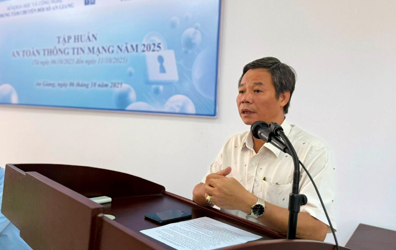 Ông Nguyễn Xuân Kiệm – Phó Giám đốc Sở Khoa học và Công nghệ phát biểu tại buổi lễ